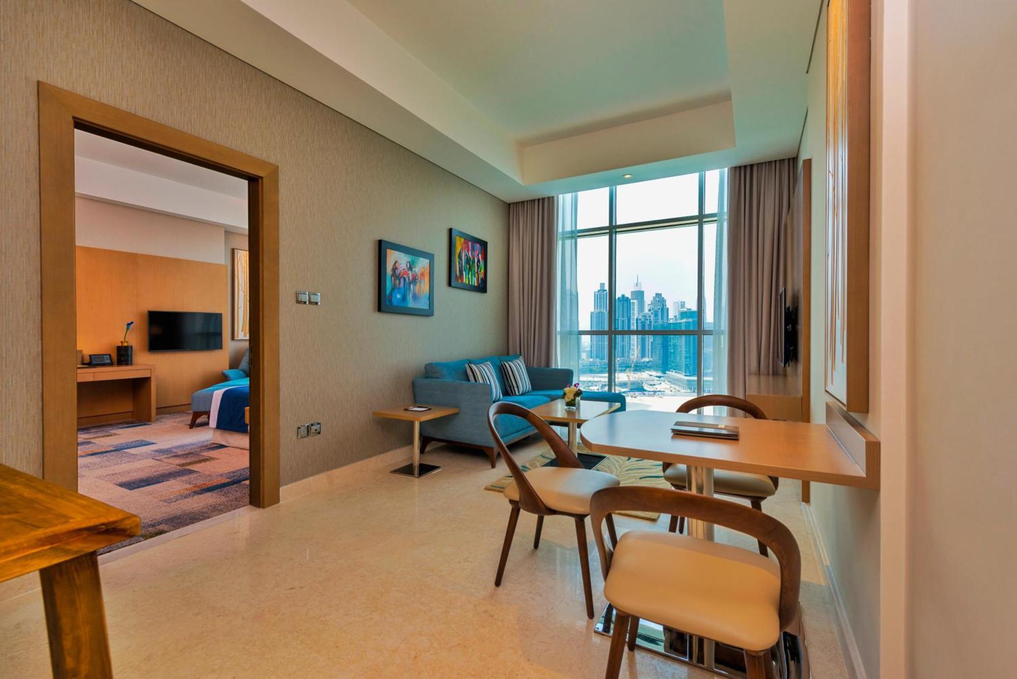 Suite mit 1 Schlafzimmer – Blick auf den Dubai Canal und kostenfreier Zugang zum hoteleigenen Strand auf Palm Jumeirah