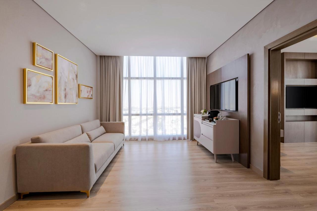 Superior King Suite with City View (Free Shuttle to the Beach, Mall & Metro Station)