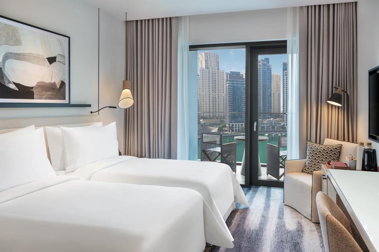 Deluxe Zweibettzimmer mit Blick auf den Jachthafen und eigenem Balkon