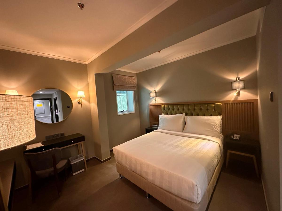Standard Queen Room