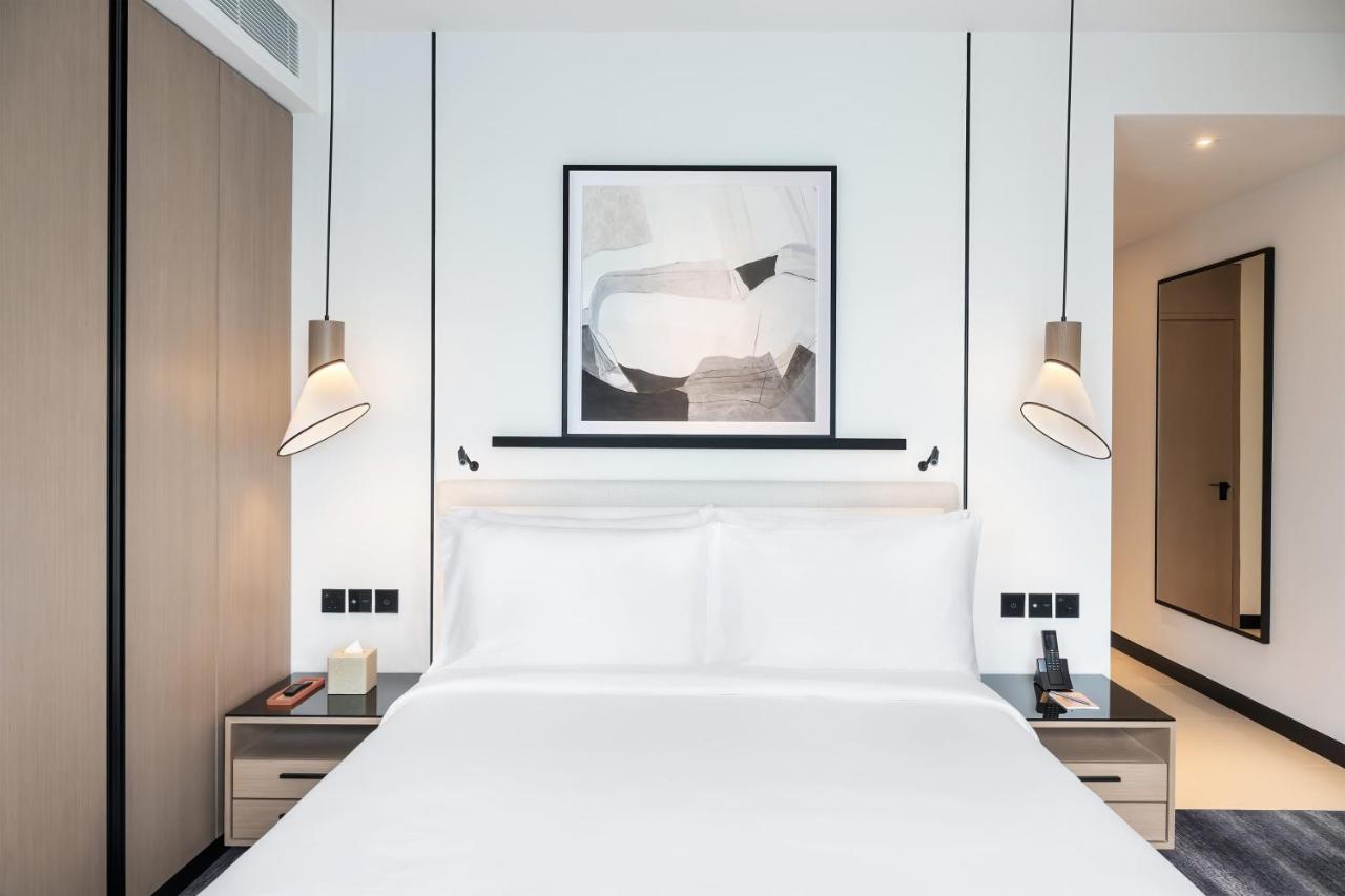 Deluxe Suite mit Stadtblick und eigenem Balkon