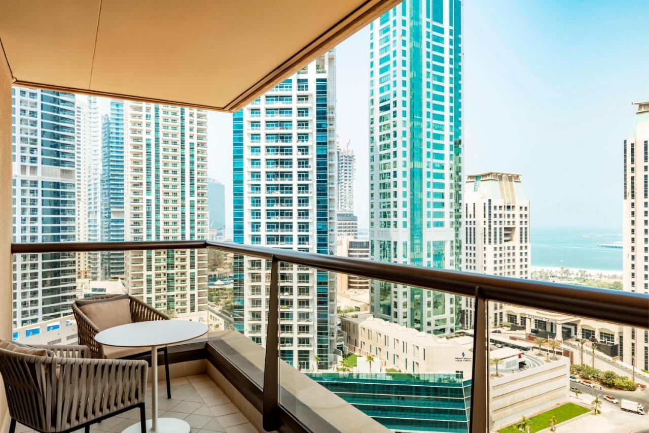 Camera Premier con 2 Letti Singoli con Accesso Executive Lounge, Afternoon Tea e Happy Hour, e Trasferimento dall'Aeroporto di Dubai