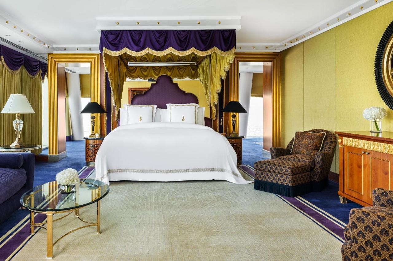 Duplex Diplomatic Suite mit 3 Schlafzimmern, Butlerservice, Pflegeprodukten von Hermès, Küche, Zugang zum Talise Spa & Beach Club
