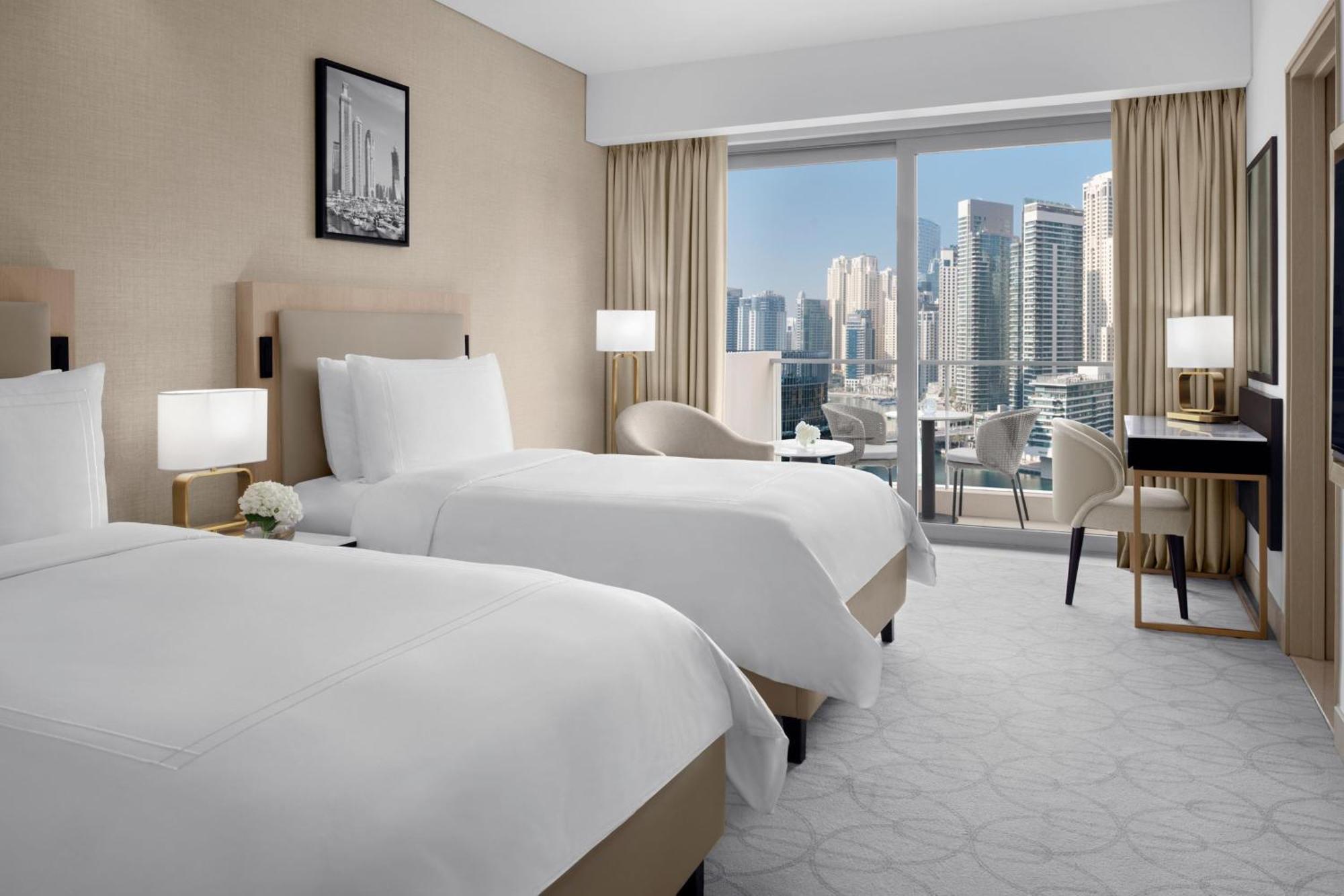 Camera Executive con Vista Marina, Letti Singoli, Accesso al Club Lounge con Colazione, Pranzo e Cena, e Accesso Diretto al Dubai Marina Mall e al Marina Walk