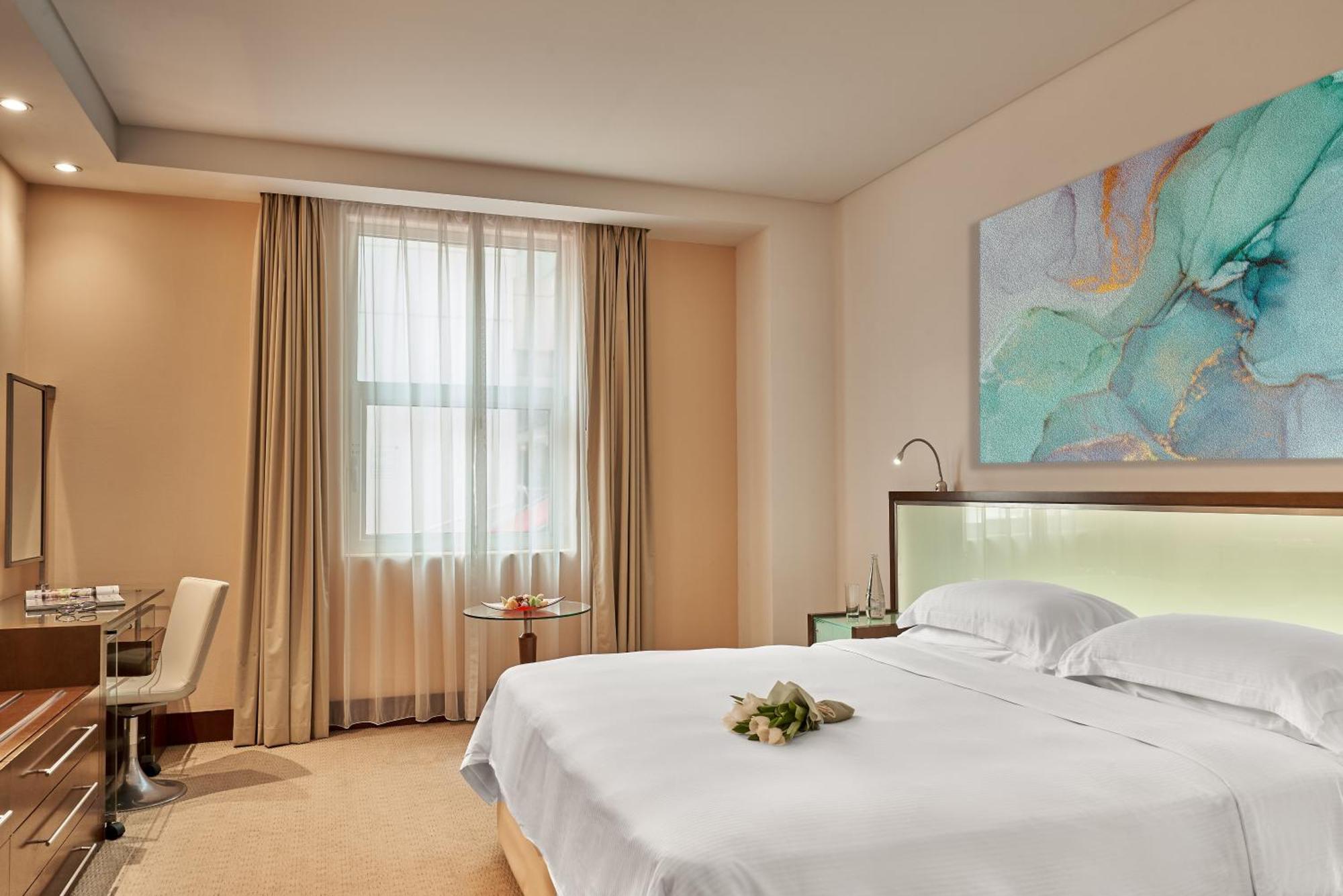 Suite mit 1 Schlafzimmer mit Kingsize-Bett und Stadtblick