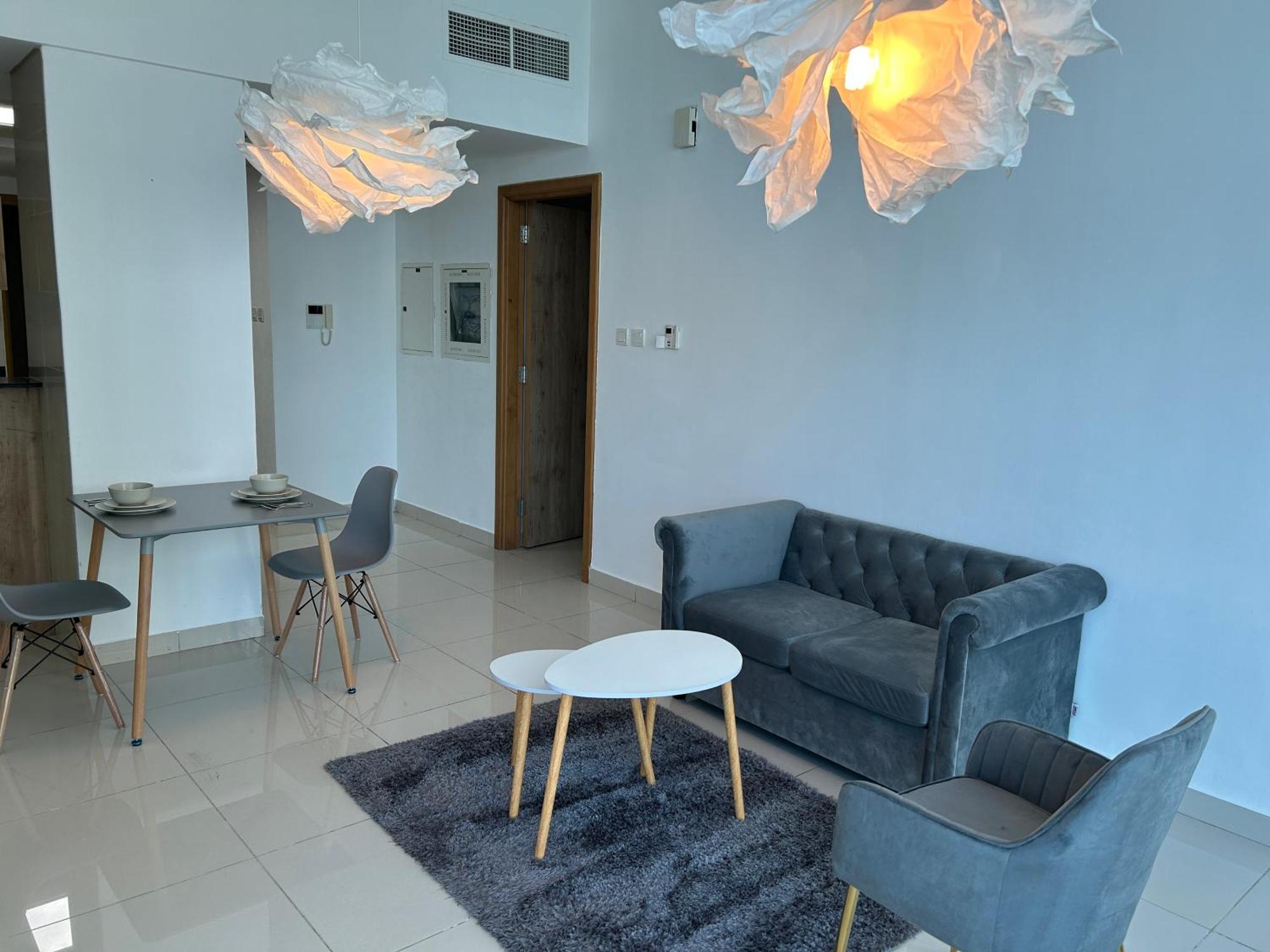 Apartment with Lake View