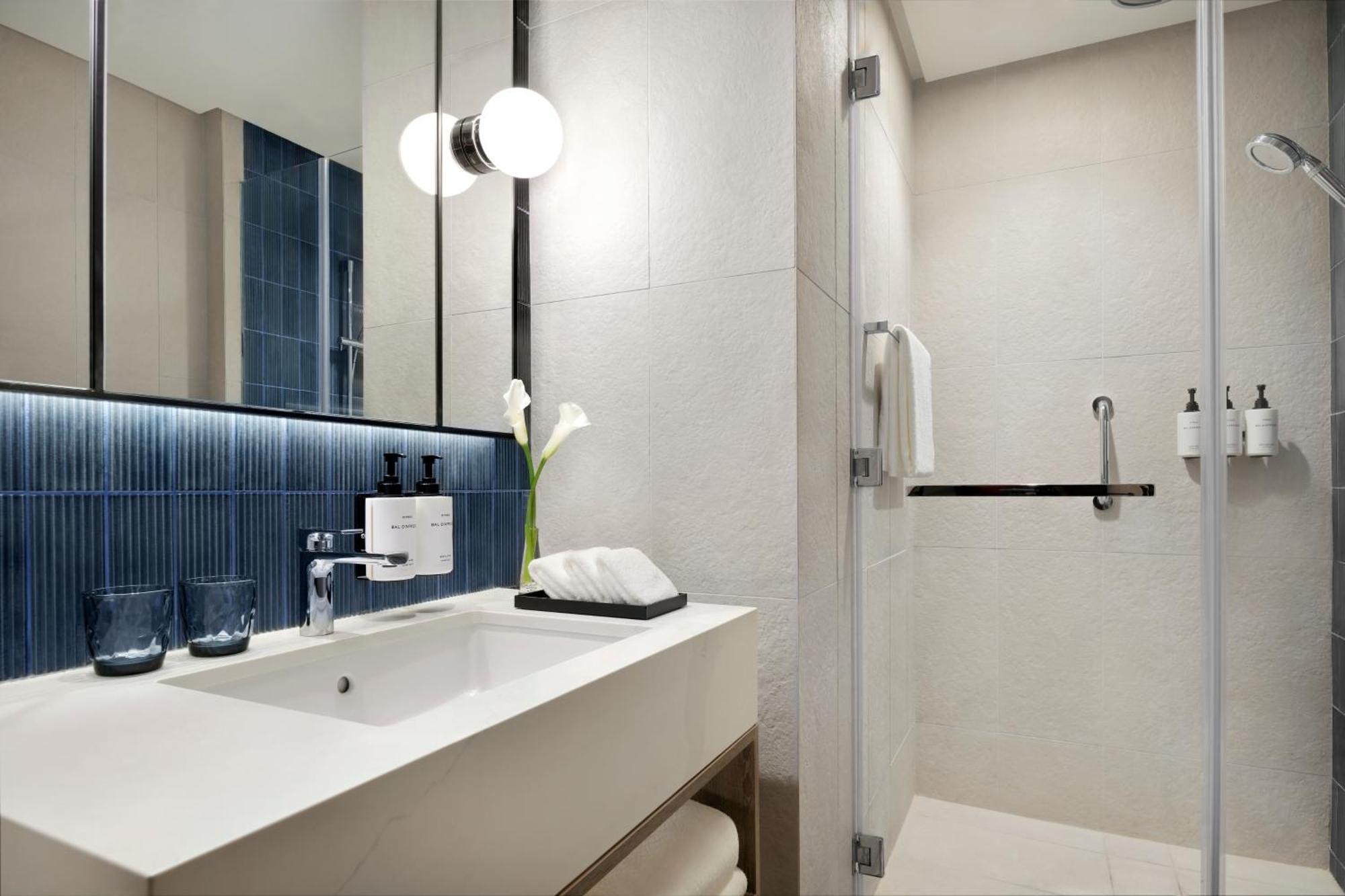 Apartment-Hotel mit 2 Schlafzimmern und Balkon