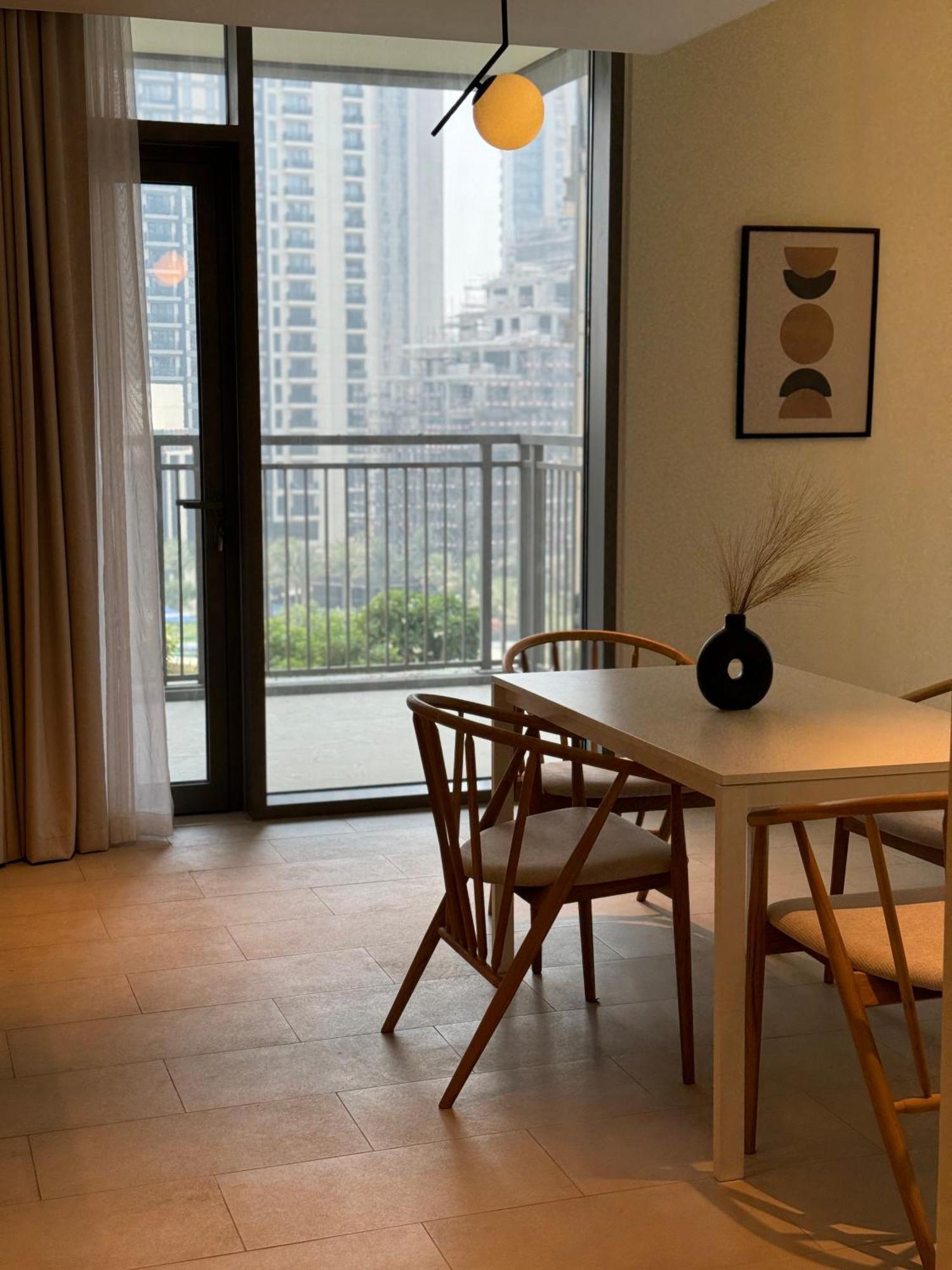 One-Bedroom Apartment with Park View