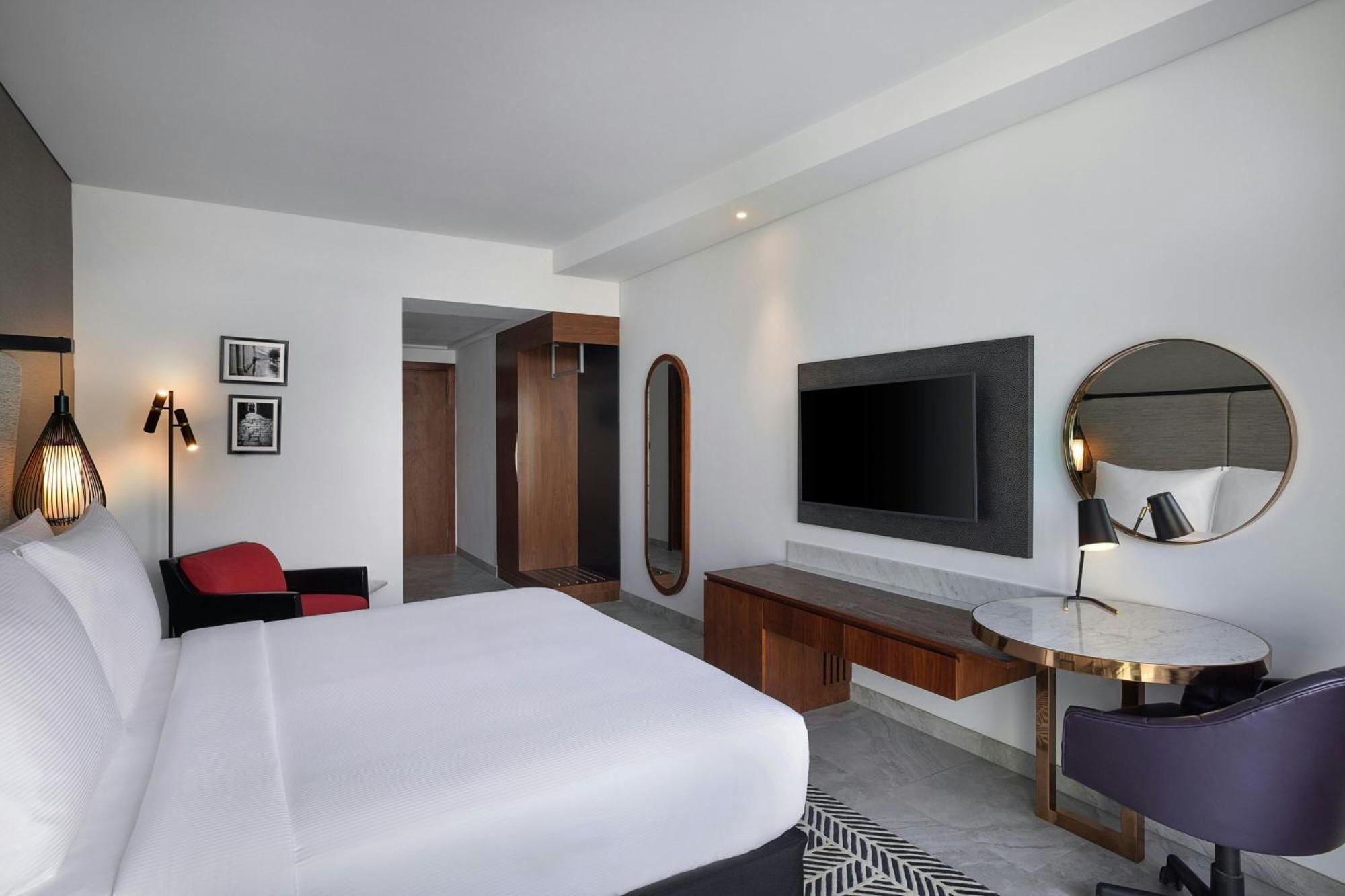 Deluxe Zimmer mit Kingsize-Bett, Balkon und Zugang zum Beach Club