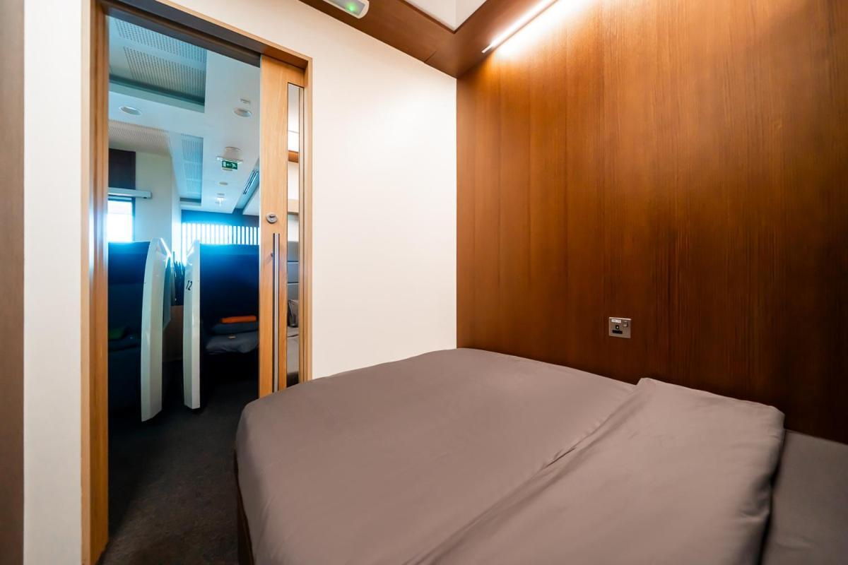 Double Cabin – 8 Hour Night Stay from 23:00-07:00 hrs (11pm-7am)