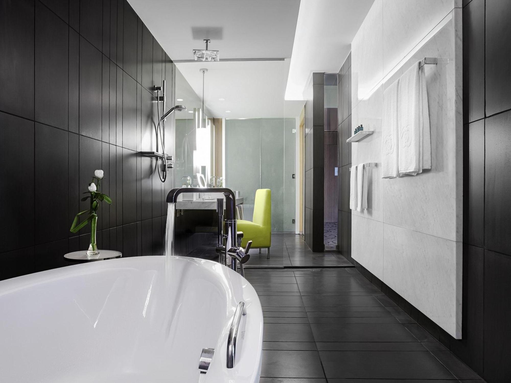 Suite Junior con cama extragrande y vistas a Burj Khalifa