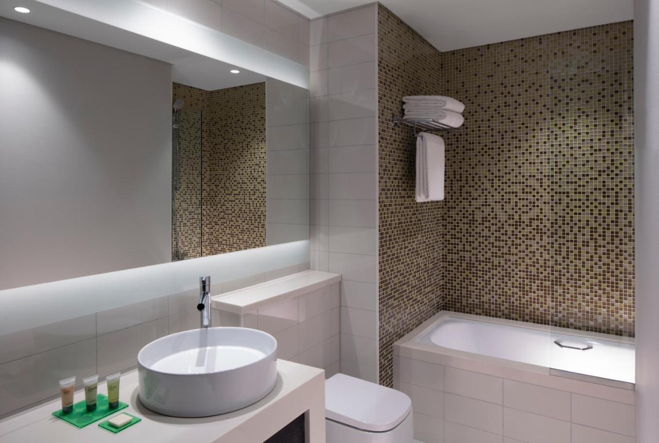 Twin Room with Sofa Bed and Pool View with Free Breakfast & (15% discount on F&B , SPA and Laundry)