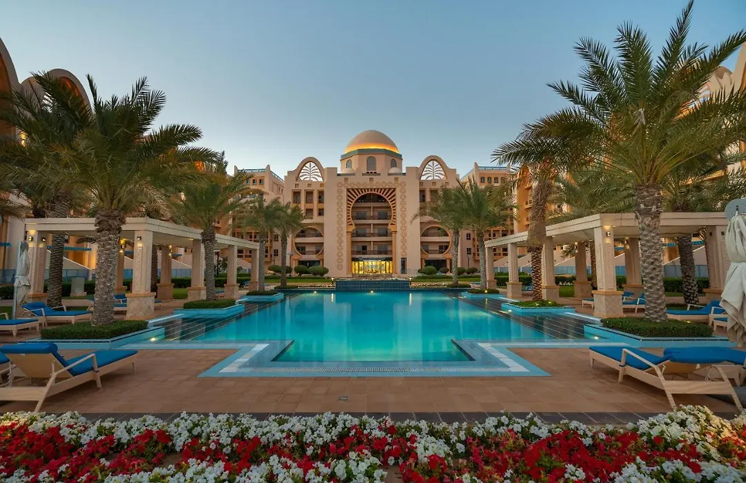 Globalstay At Palm Jumeirah Beachfront Paradise With Pool And Gym-1