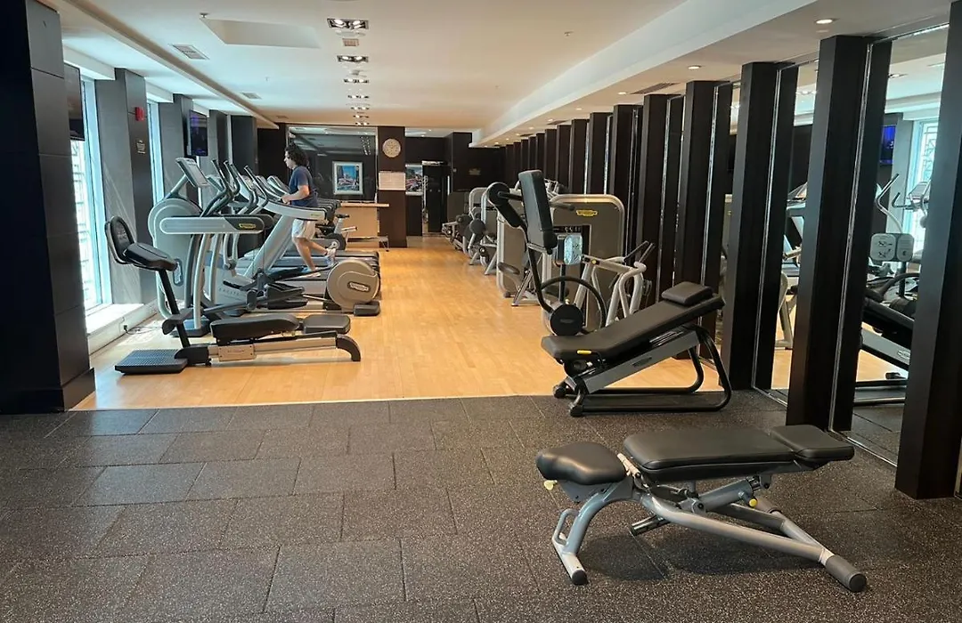 Luxury 2Br Burj Khalifa Fountain View With Pool, Gym, And Near Dubai Mall-1