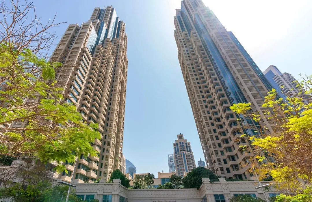 Downtown Dubai, Luxury 2 Bed 2 Bath Apartment - Pool, Gym, Aircon, Parking - Views Of The Dubai Fountain & Burj Khalifa-1