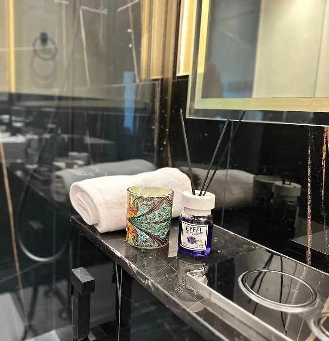 Luxury 2 Bedrooms 5 Minutes From Burj Khalifa-1