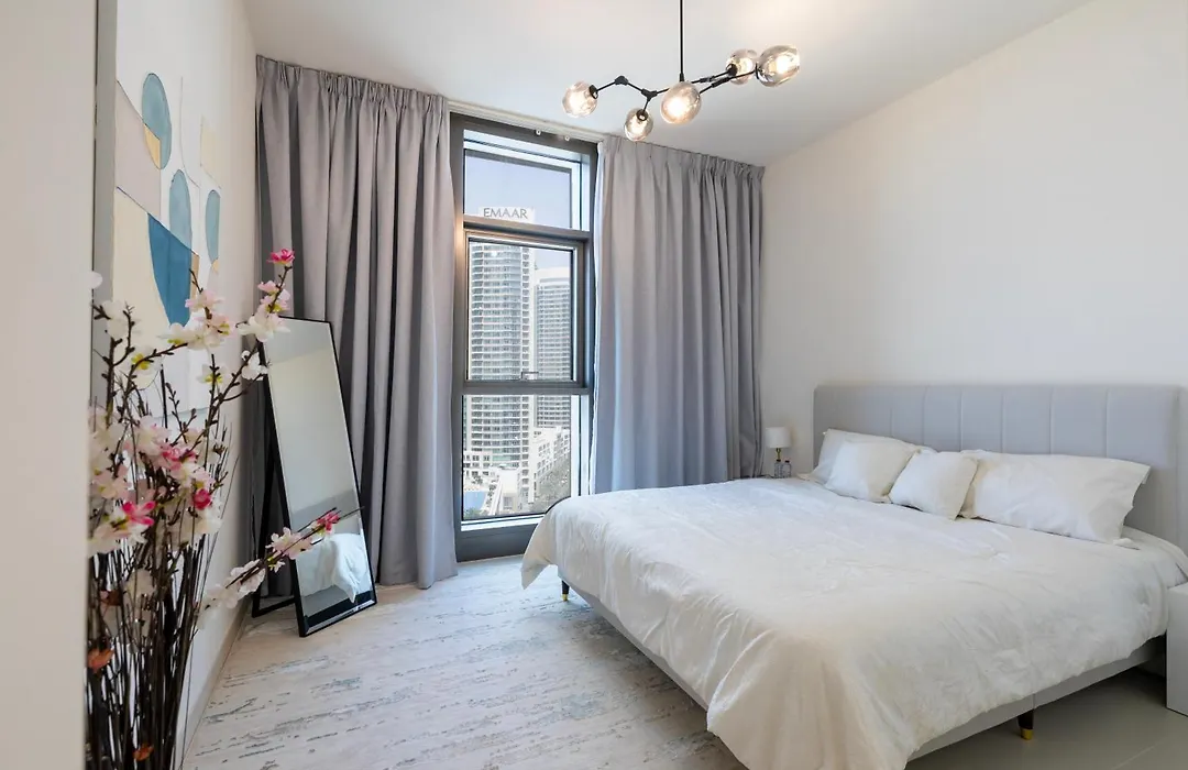 Burj Crown 2Br Apartment With Panoramic Burj Khalifa View-1