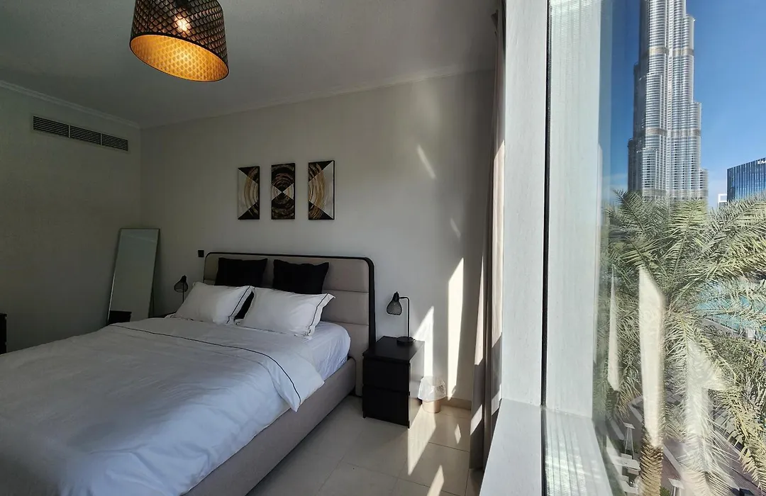 Downtown Oasis, Burj Khalifa Views, Luxury Amenities-1
