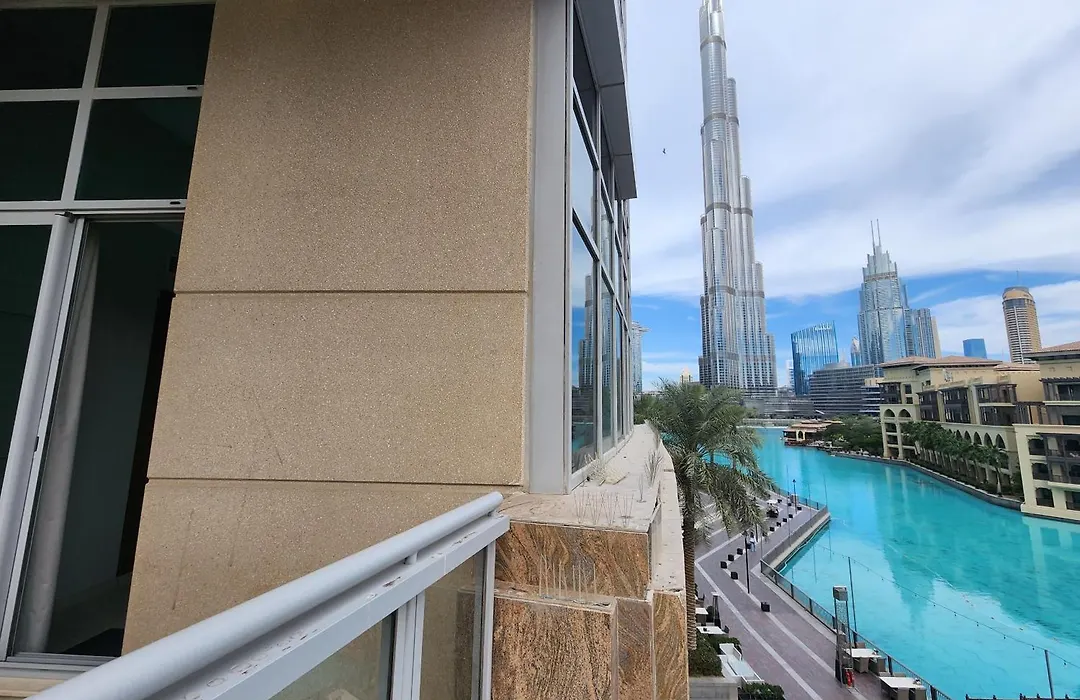 Downtown Oasis, Burj Khalifa Views, Luxury Amenities-1