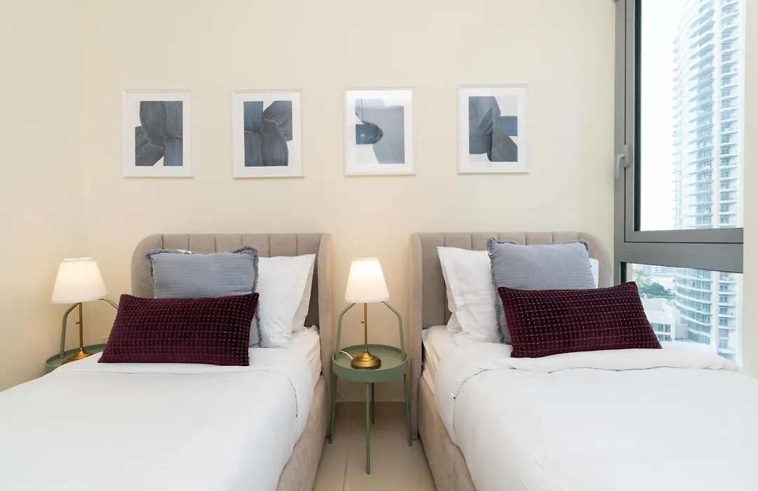 Burj Khalifa Views / 5 Min Walk From Dubai Mall / Dubai Opera / Upgraded / Designer Choice / 8 People / The Best Location-1