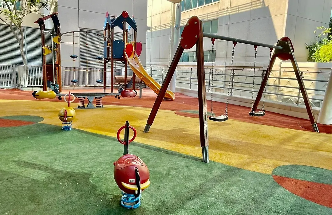 Boulevard 2 Br- Burj Khalifa-Dubai Mall- Pool-Gym-1