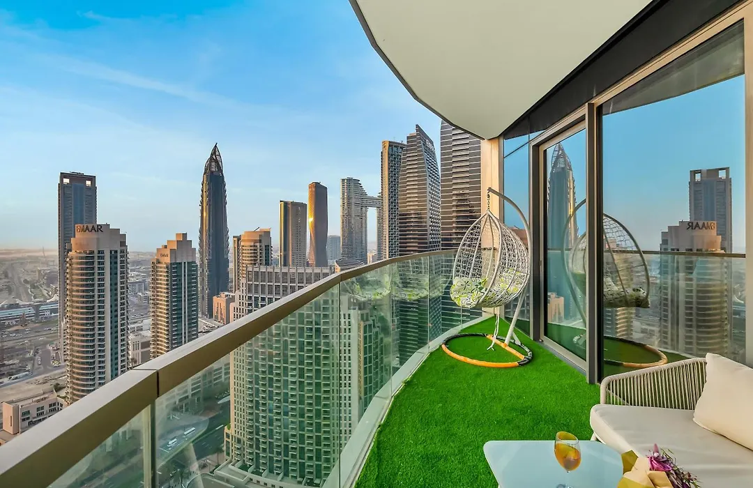 Skyline Serenity Holiday Home I Grandeur 2 Bedroom Apartments I Burj Khalifa & Fountain Views I Free Parking, Gym, Pool & Wi-Fi-1