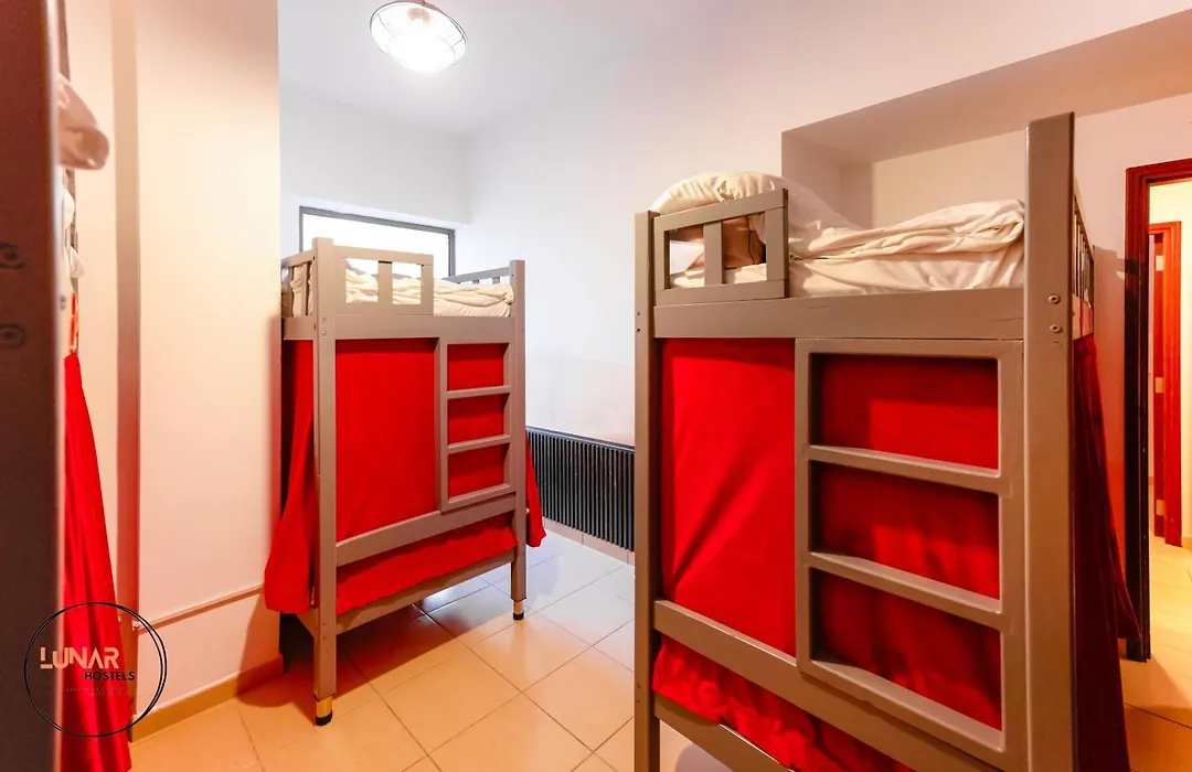 Lunar Hostel - Jbr-1