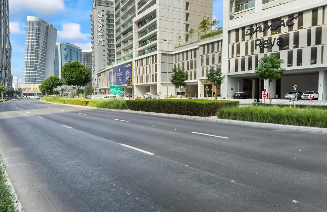 Burj Khalifa And Canal Views - Luxury Apartments For Rent In Dubai Business Bay-1