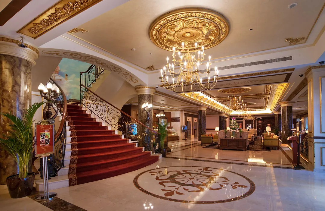 Royal Ascot Hotel-1