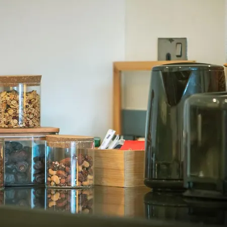 Lagom Vacation Homes 1 & 2 Bedroom Apartment In Bonnington Tower, Cluster J-3
