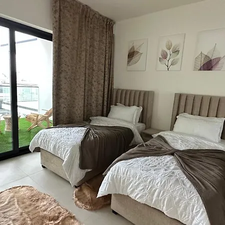 Luxury 2 Bedrooms 5 Minutes From Burj Khalifa-3