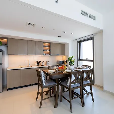 Burj Crown 2Br Apartment With Panoramic Burj Khalifa View-2