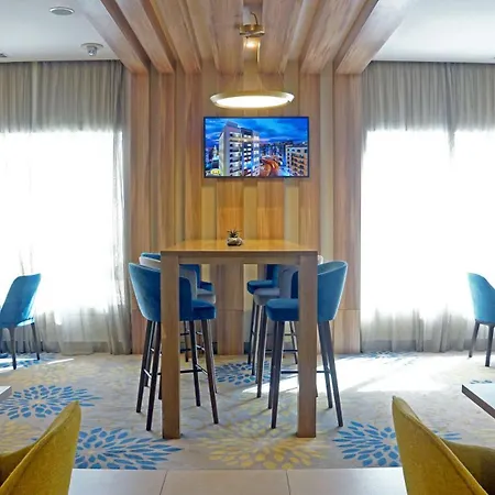 Hampton By Hilton Dubai Al Barsha-3