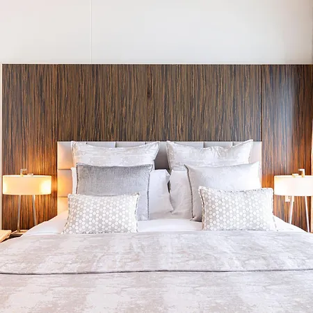 Lagom Vacation Homes 1 & 2 Bedroom Apartment In Bonnington Tower, Cluster J-2