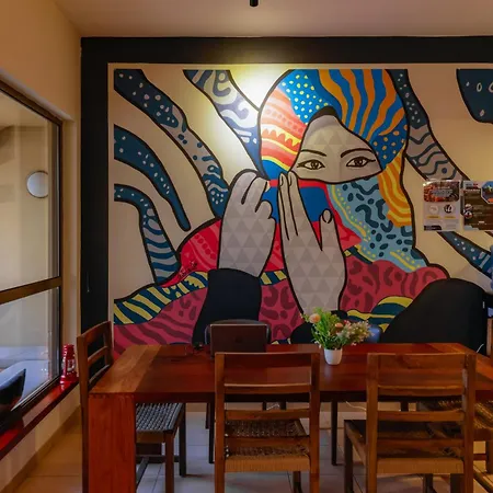Lunar Hostel - Jbr-2