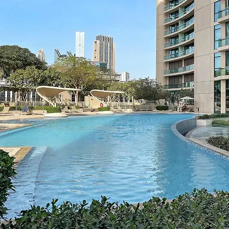 Luxury 4Br Flat, Downtown Dubai, Pool, Gym, Ps5, Sleeps 11 Guests-2