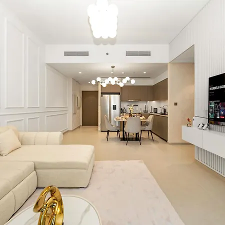 Skyline Serenity Holiday Home I Grandeur 2 Bedroom Apartments I Burj Khalifa & Fountain Views I Free Parking, Gym, Pool & Wi-Fi-3