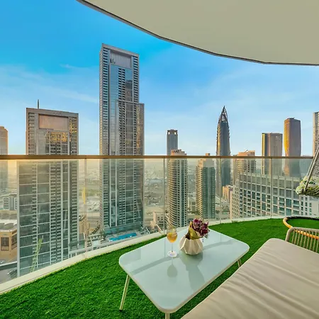 Skyline Serenity Holiday Home I Grandeur 2 Bedroom Apartments I Burj Khalifa & Fountain Views I Free Parking, Gym, Pool & Wi-Fi-2