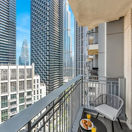 The Skyline Suite Luxury Downtown Retreat-3