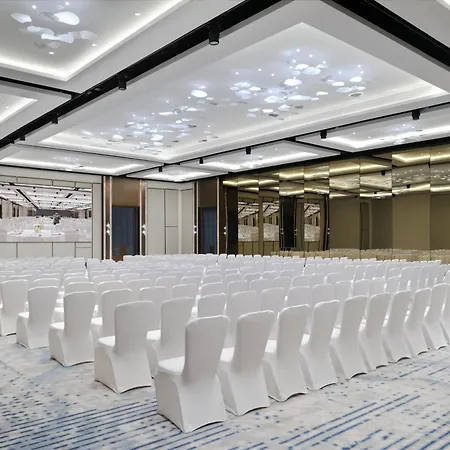 Crowne Plaza Dubai Festival City-3