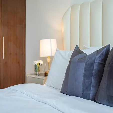 Luxurious Stylish Apartments Across Dubai Mall Burj Khalifa City Views-3