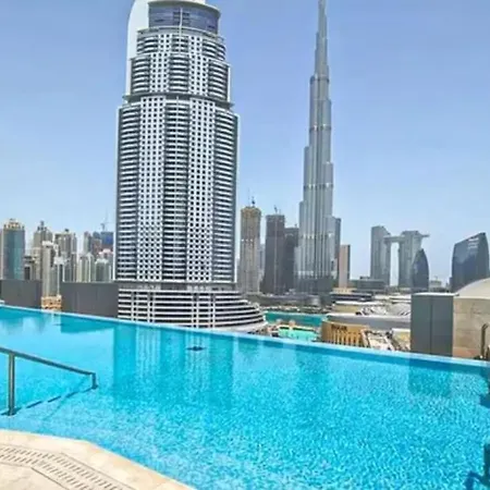 " Luxury Stay In Downtown Dubai - Stunning Views & Prime Location !-3