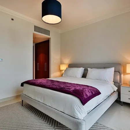 " Luxury Stay In Downtown Dubai - Stunning Views & Prime Location !-2