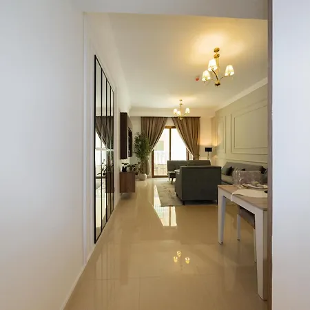 Luxe Spacious 1 Bedroom Apartment-3