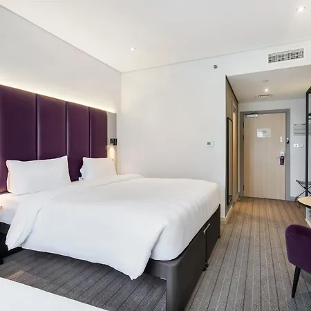 Premier Inn Dubai International Airport - An Emirates Group Company-3