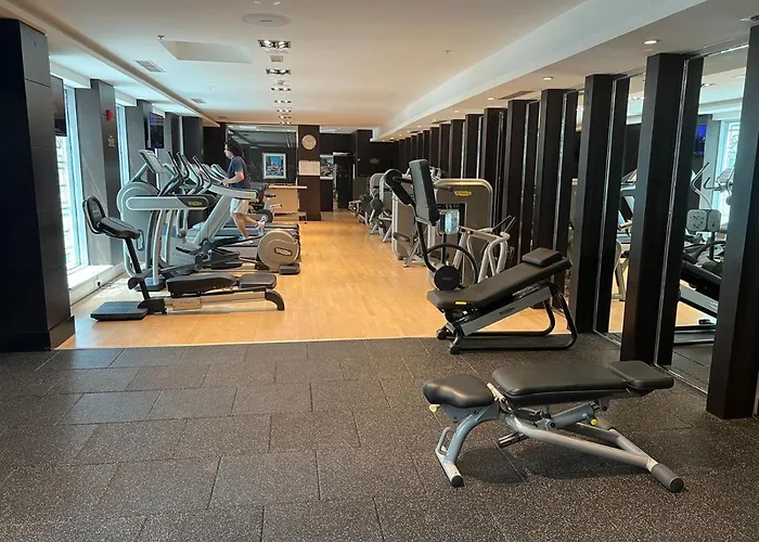 Luxury 2Br Burj Khalifa Fountain View With Pool, Gym, And Near Dubai Mall, الإمارات العربية المتحدة