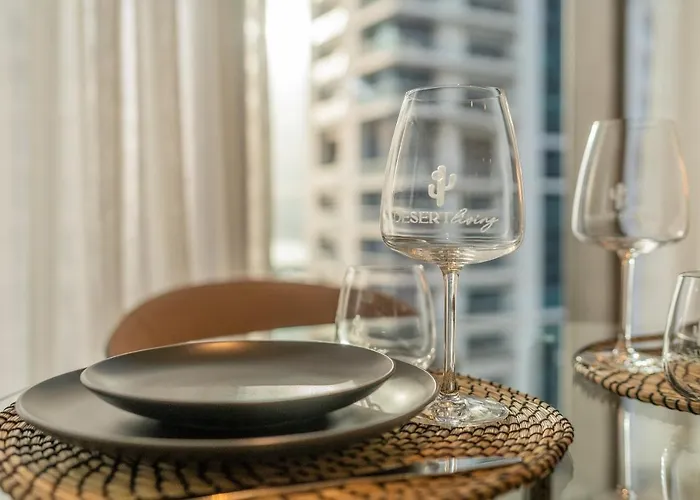 Desert Living Luxury Condo - Jumeirah Living Marina Gate Dubai, United Arab Emirates