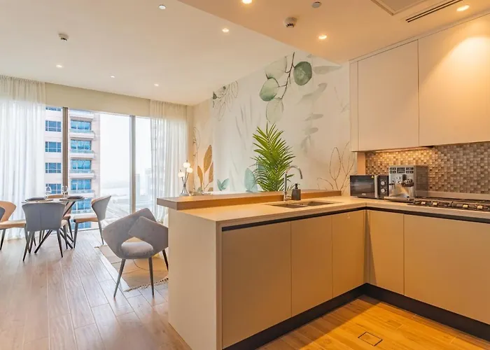 Desert Living Luxury Condo - Jumeirah Living Marina Gate