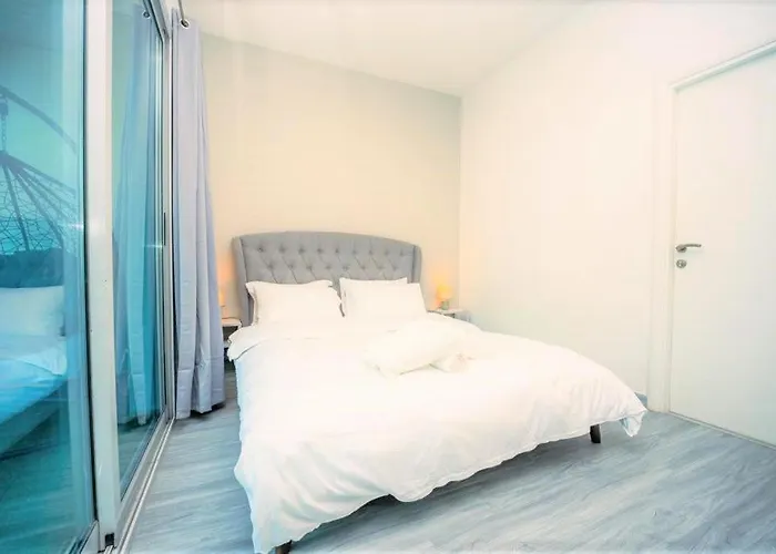 Royal Casa- Marina Diamond 2 Apartment Dubai, United Arab Emirates