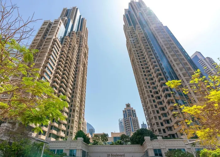 Downtown Dubai, Luxury 2 Bed 2 Bath Apartment - Pool, Gym, Aircon, Parking - Views Of The Dubai Fountain & Burj Khalifa